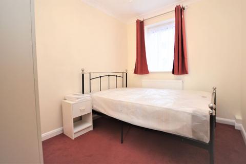 2 bedroom flat to rent, Stonehill Road, London