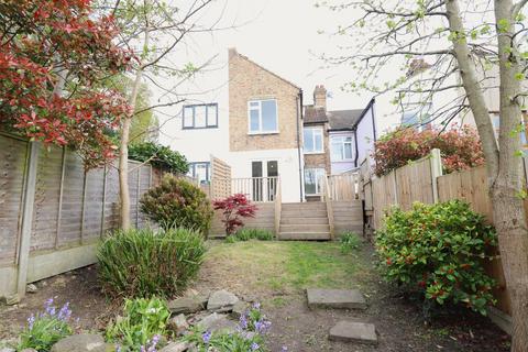 4 Castle Terrace, Rayleigh, SS6 7HF