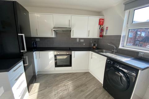 3 bedroom flat to rent, 190c Crookes, Sheffield