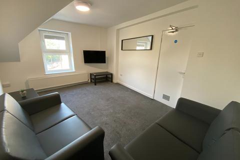 3 bedroom flat to rent, 190c Crookes, Sheffield