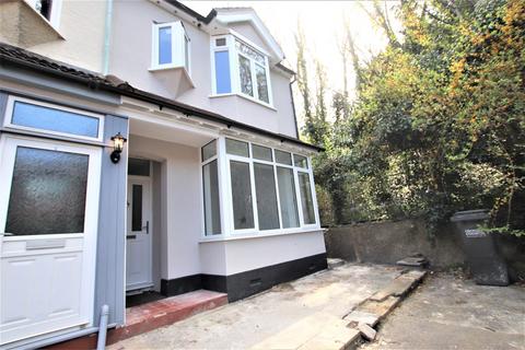 3 bedroom end of terrace house to rent, Foxley Gardens, Purley, CR8