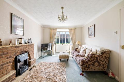 2 bedroom detached bungalow for sale, Doncaster Gardens, Navenby, Lincoln, Lincolnshire, LN5 0TQ