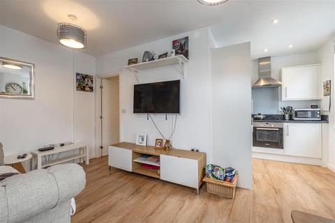1 bedroom apartment for sale, Station Road, Addlestone