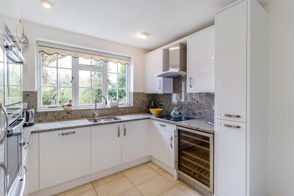 8590176-interior27.jpg