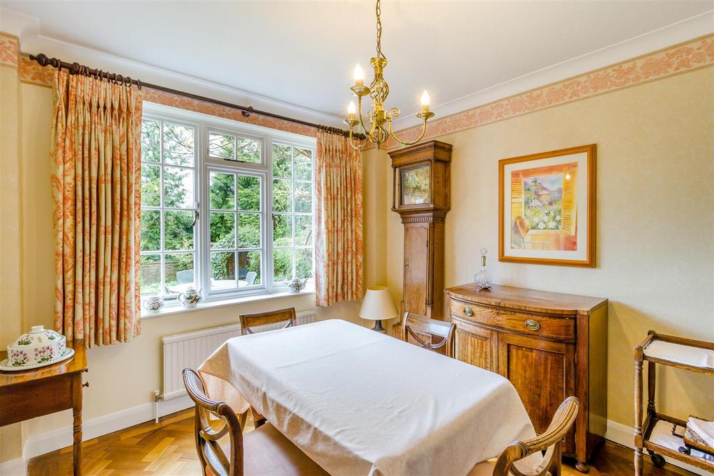 8590176-interior28.jpg