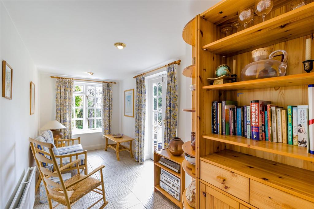8590176-interior25.jpg