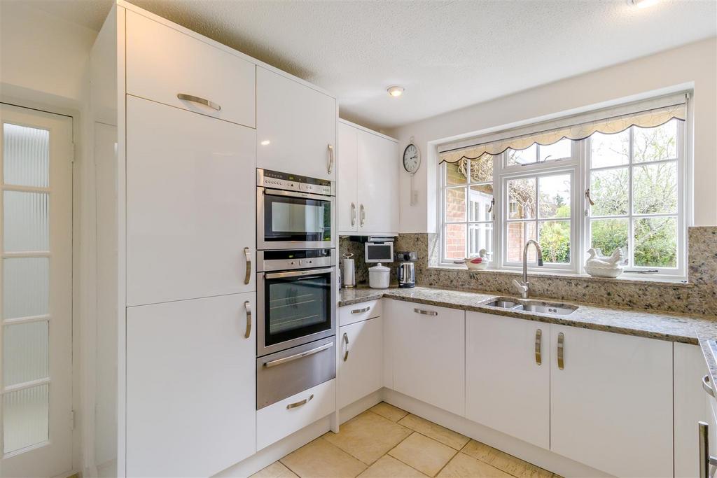 8590176-interior26.jpg