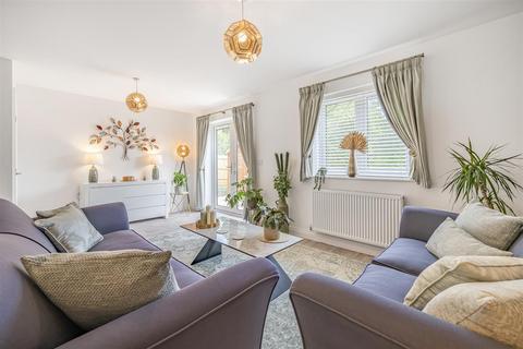 4 bedroom semi-detached house for sale, Berry Way, Park Gate SO31