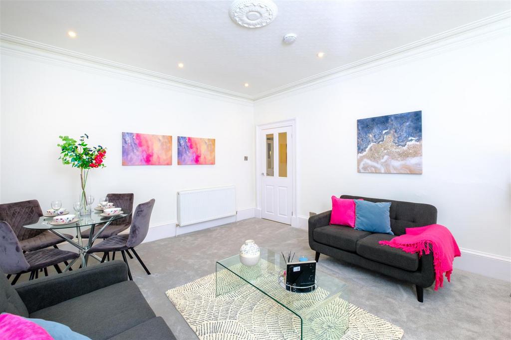 Glengate, Kirriemuir DD8 4 bed flat for sale £135,000