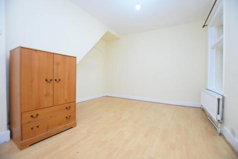 4 bedroom terraced house to rent, Roman Road, Ilford, IG1