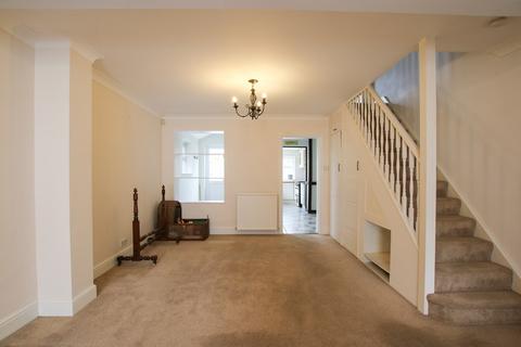 3 bedroom semi-detached house to rent, Howard Road, Wokingham, RG40