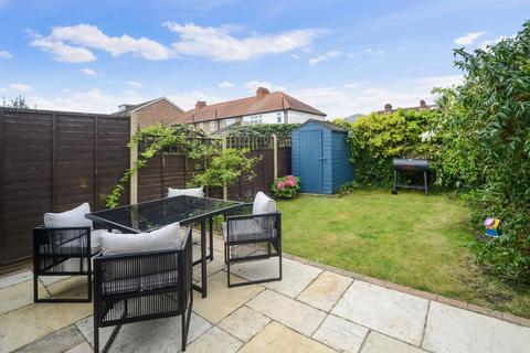 40 Idmiston Square, Worcester Park, KT4 7SY