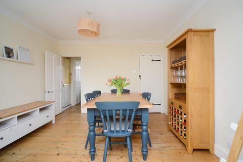 40 Idmiston Square, Worcester Park, KT4 7SY