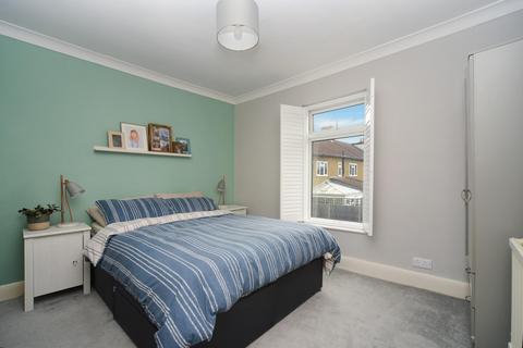 40 Idmiston Square, Worcester Park, KT4 7SY