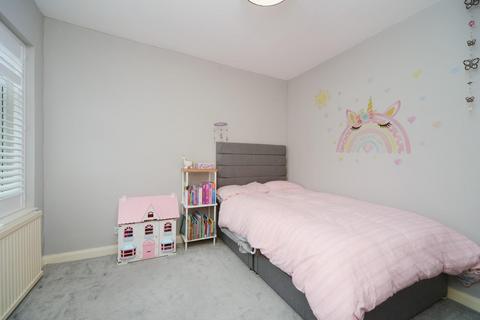 40 Idmiston Square, Worcester Park, KT4 7SY
