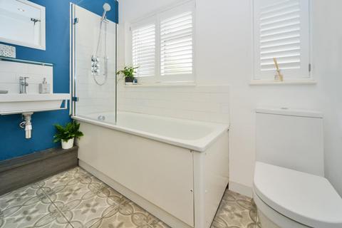 40 Idmiston Square, Worcester Park, KT4 7SY