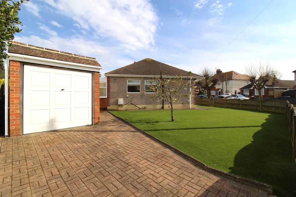 Albany Drive, Herne Bay, CT6 2 bed detached bungalow for sale £385,000