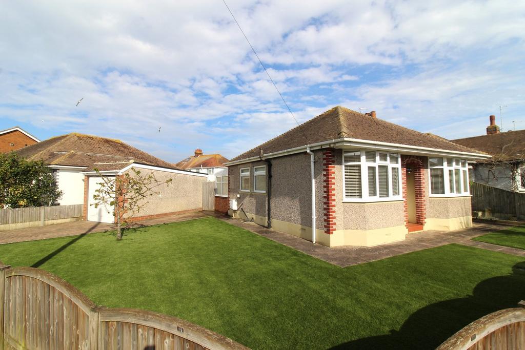 Albany Drive, Herne Bay, CT6 2 bed detached bungalow for sale £385,000