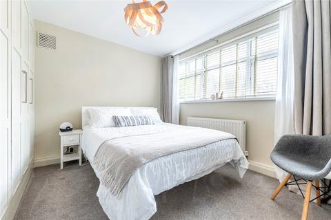 3 bedroom apartment for sale, Newton Court, Oakwood, Leeds