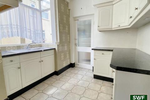 98 Swan Bank, Penn, Wolverhampton, WV4 5PZ
