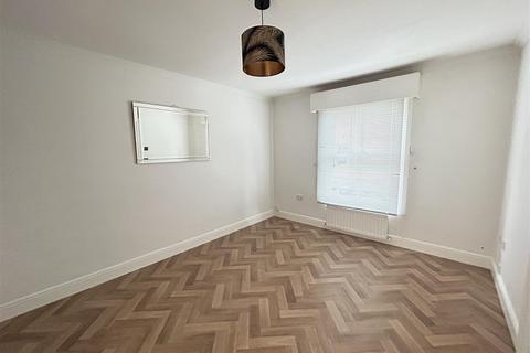 2 bedroom apartment to rent, Silver Street, Bishop Auckland