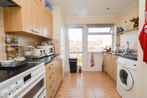 2 bedroom flat to rent, St Helena Court, Mill Road