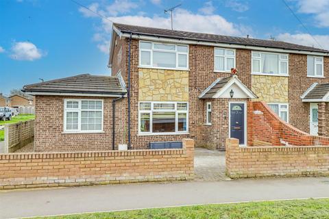 4 bedroom end of terrace house for sale, Link Road, Canvey Island SS8
