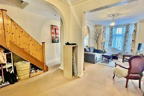 2 bedroom terraced house to rent, St. Georges Road, Hastings