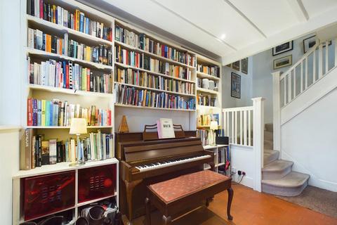 21 Sunset Road, London, SE5 8EA