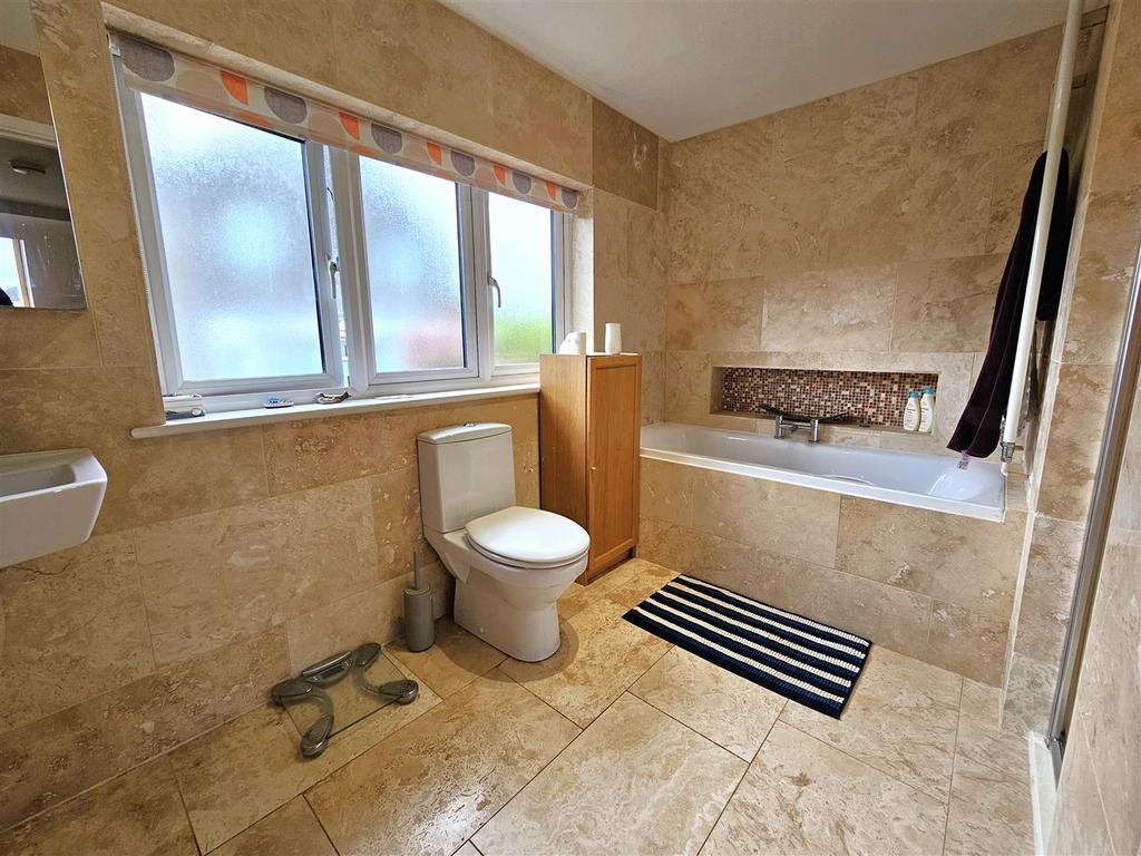 Family Bathroom.jpg