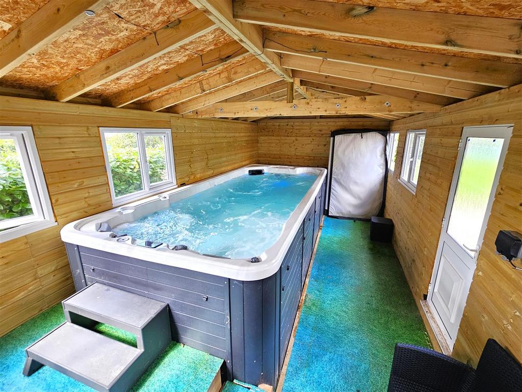 Pool House.jpg