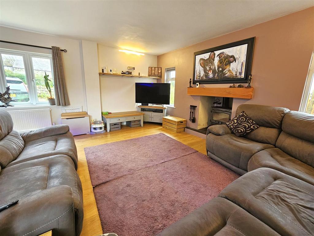 Living Room 1.jpg