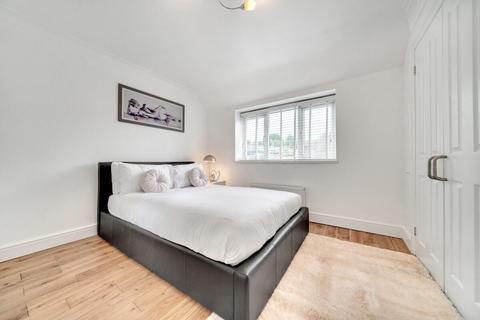 5 bedroom townhouse to rent, Woodfarrs, London SE5