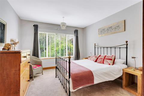 1 Brockleaze, Neston, Corsham, SN13 9TJ