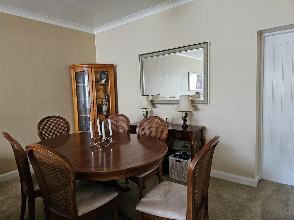 Lounge/dining room