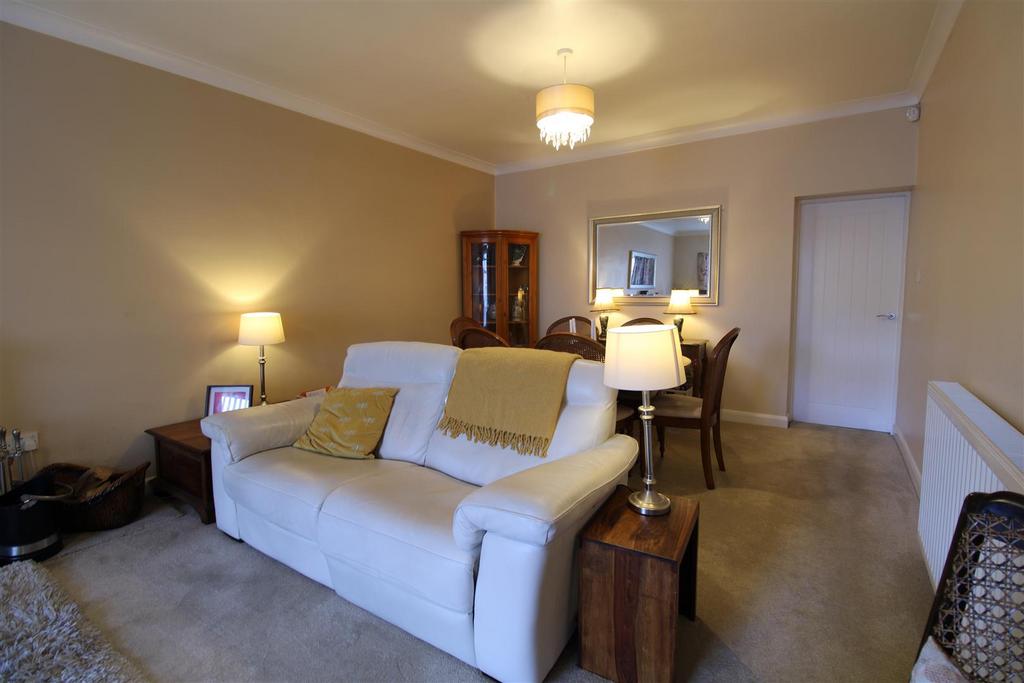 Lounge/dining room