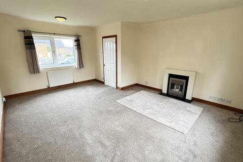 3 bedroom semi-detached house to rent, Manor Rise, Skelmanthorpe, Huddersfield