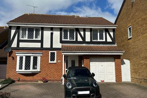 5 bedroom detached house to rent, Godwin Road, Stratton, Swindon