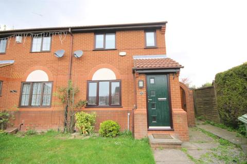 2 bedroom semi-detached house to rent, Yately Close, Luton