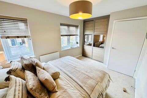 2 bedroom semi-detached house for sale, Sandpiper Court, Huddersfield