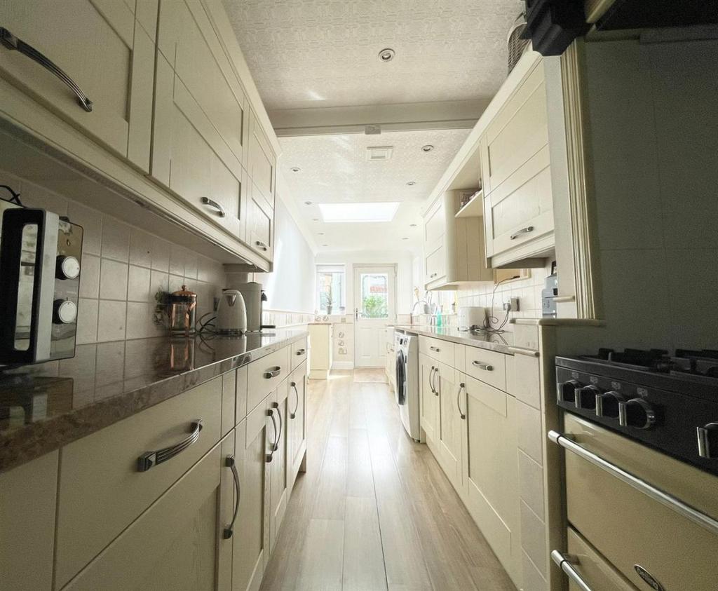 Kitchen 3.jpg