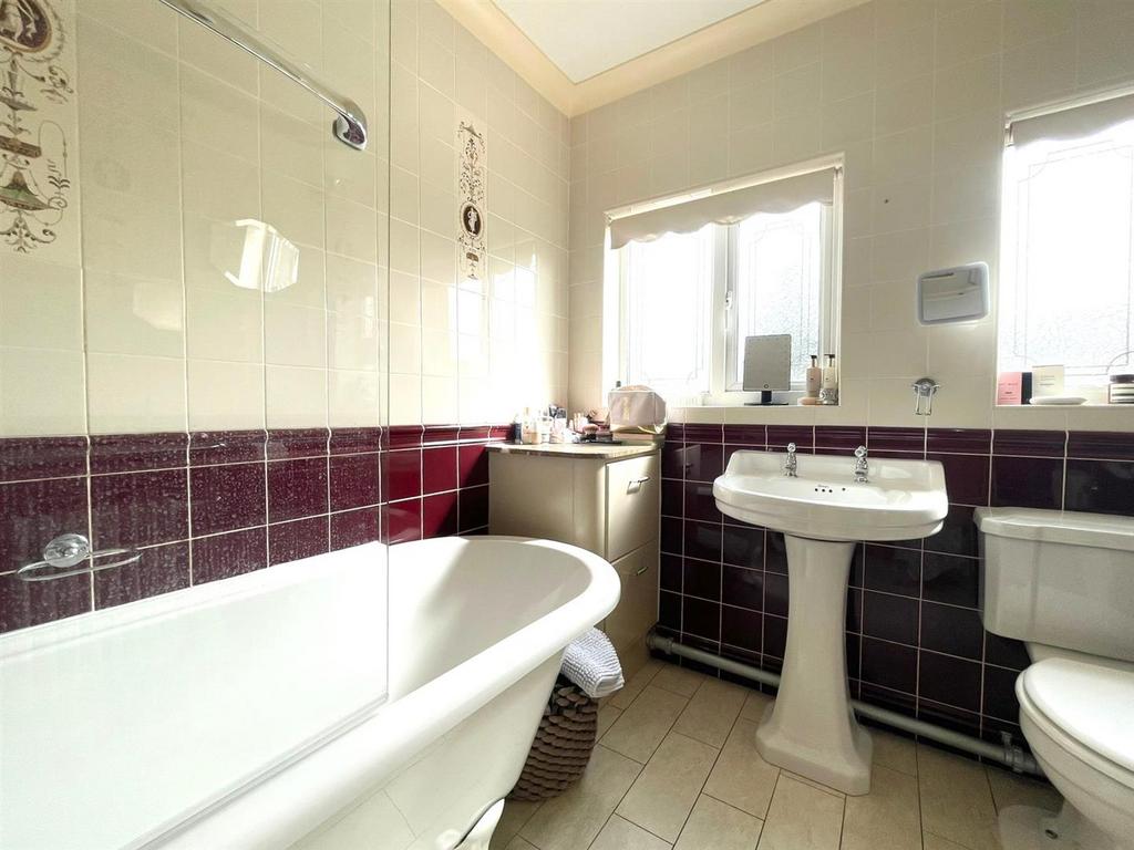 Bathroom.jpg
