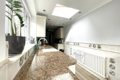 8 Cliff Road, Hornsea, HU18 1LL