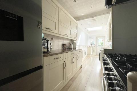 8 Cliff Road, Hornsea, HU18 1LL