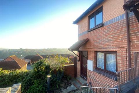 2 bedroom end of terrace house to rent, Farm Hill, Exeter