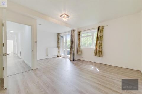 4 bedroom apartment to rent, Studley Road, Stockwell