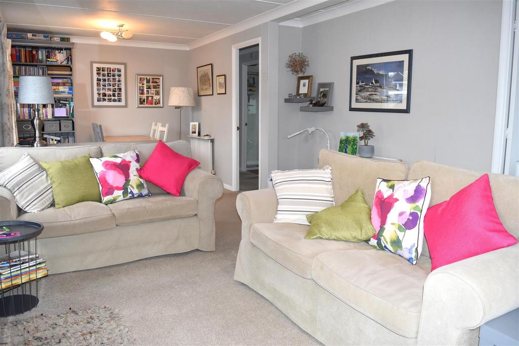 Lounge dining room
