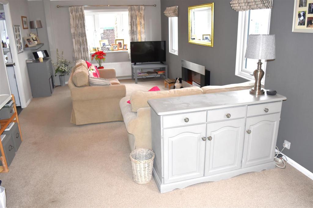 Lounge dining room