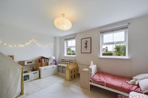 82 Acton Hall Walks, Wrexham, LL12 7YJ