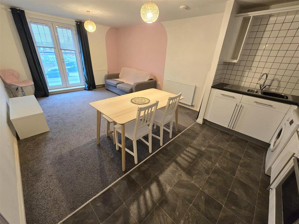 Lounge Kitchen